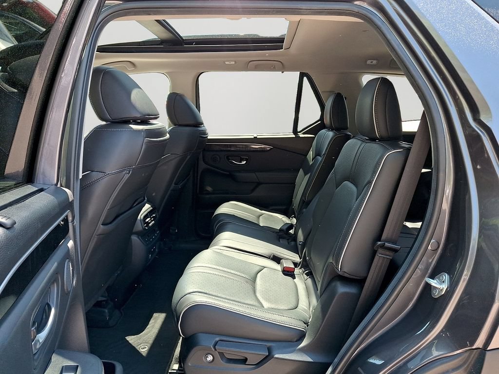 Used 2025 Honda Pilot Elite image 9