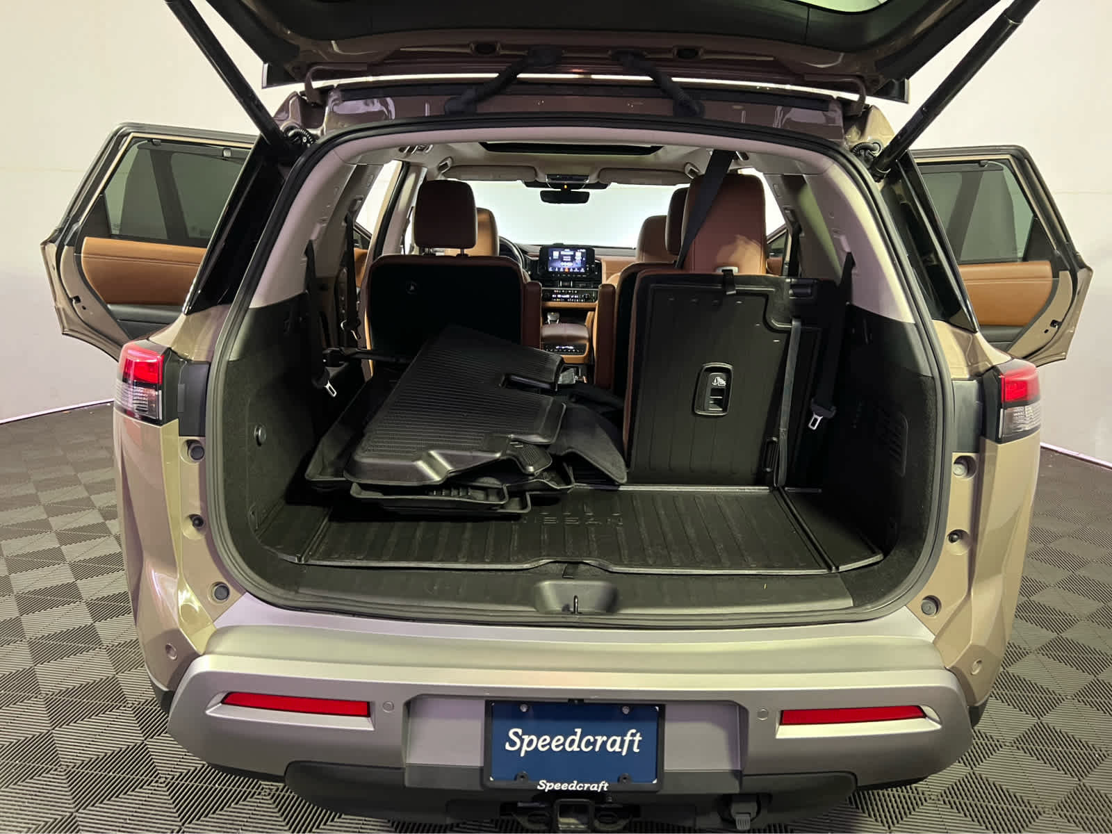 Used 2023 Nissan Pathfinder Platinum image 27