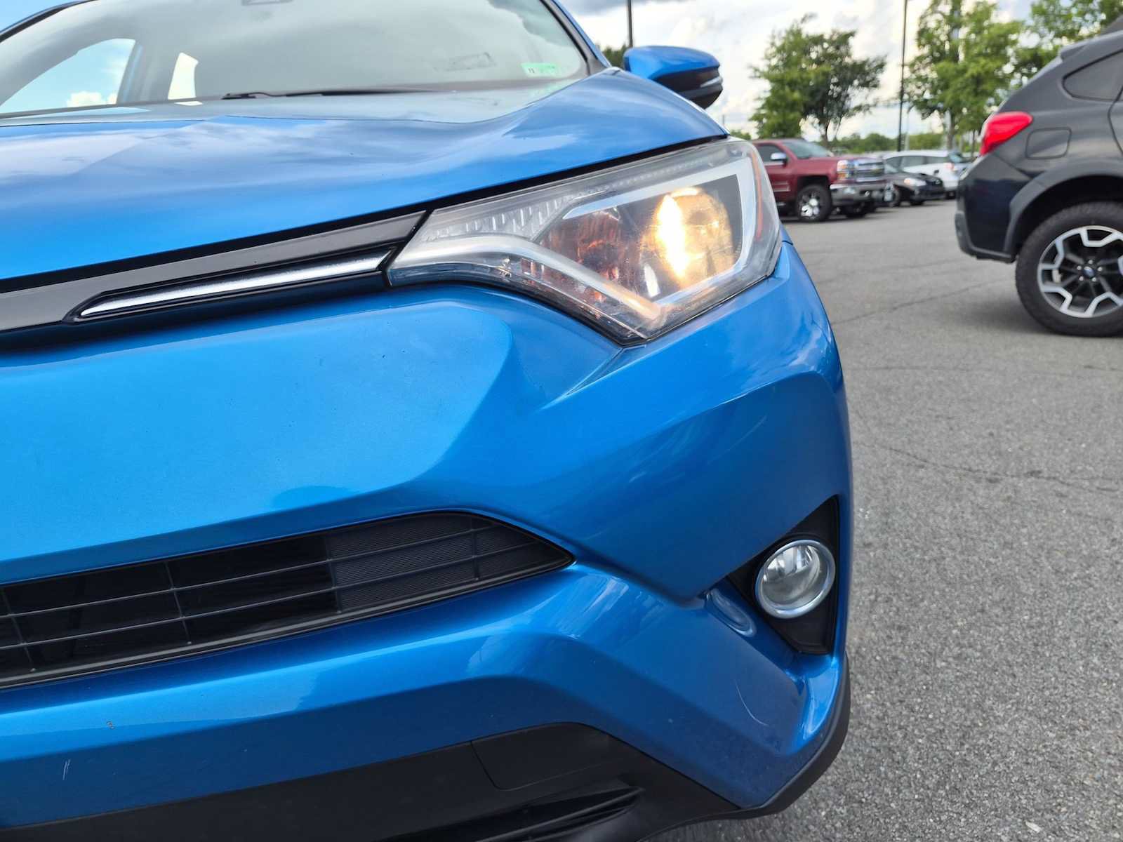 Used 2018 Toyota RAV4 XLE w/ Plus Extra Value Package FWD image 11