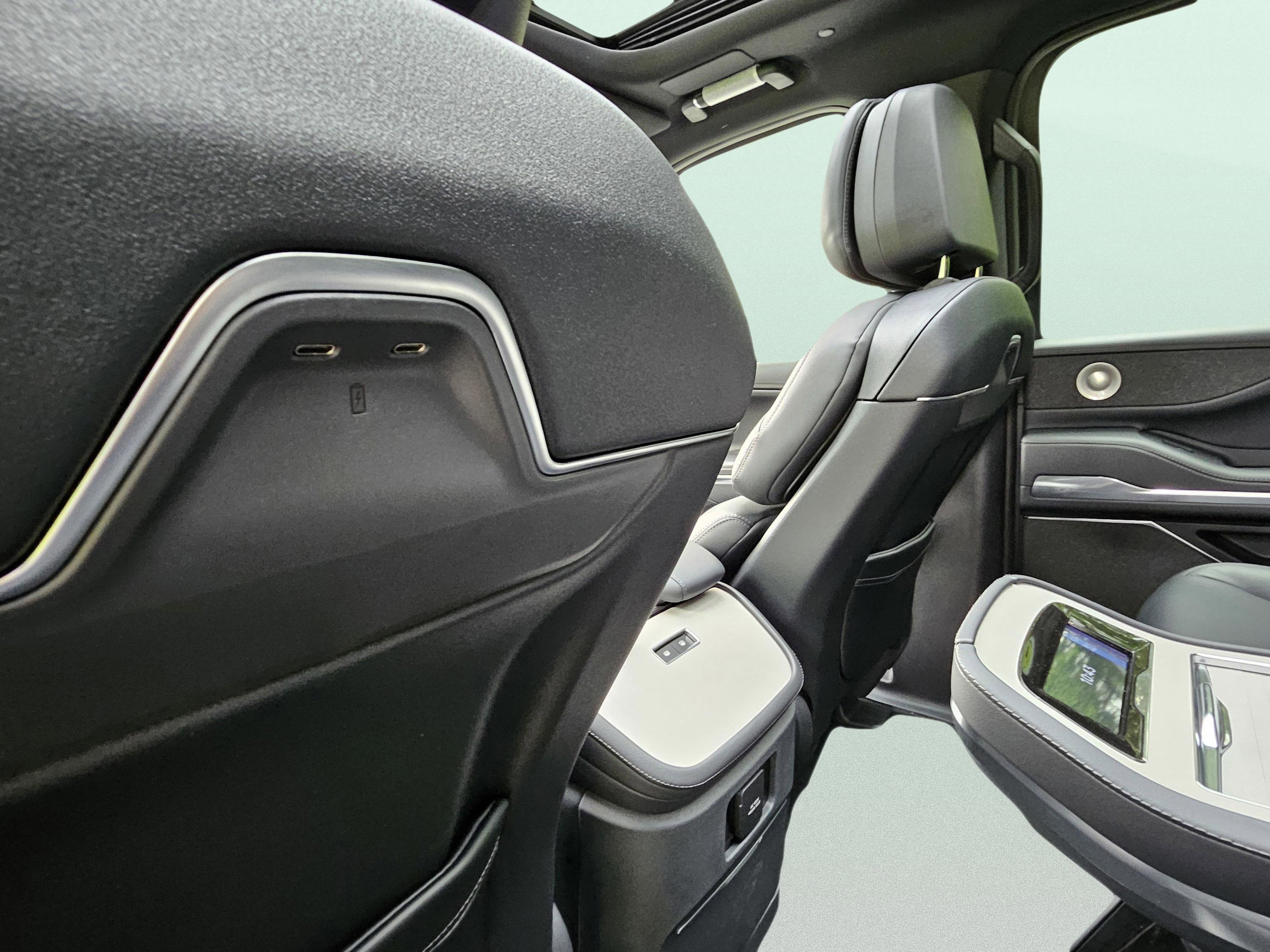 New 2025 Lincoln Navigator L Reserve w/ Jet Appearance Package image 25