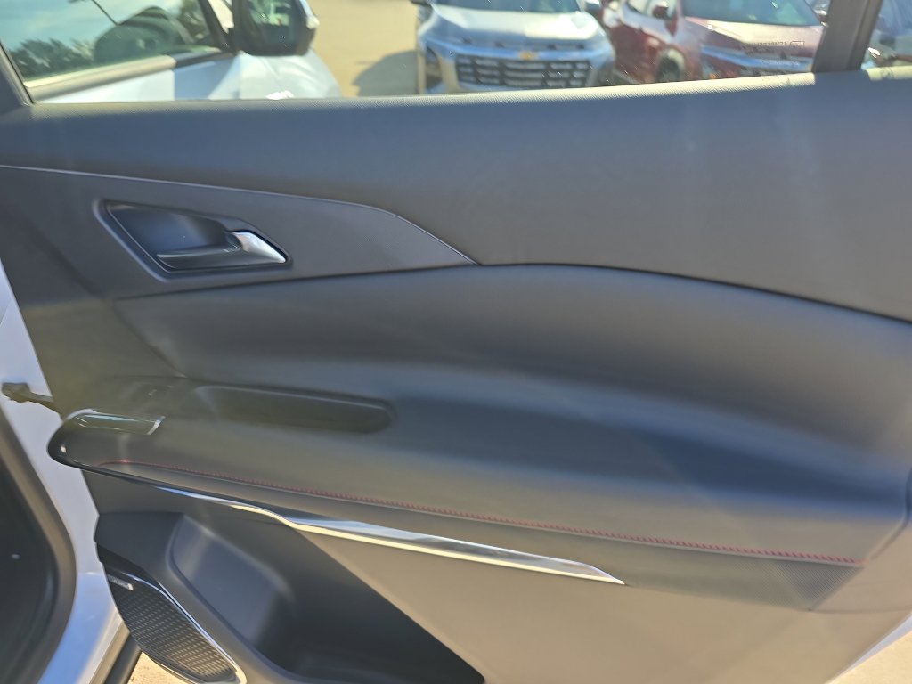 New 2026 Chevrolet Traverse RS image 17
