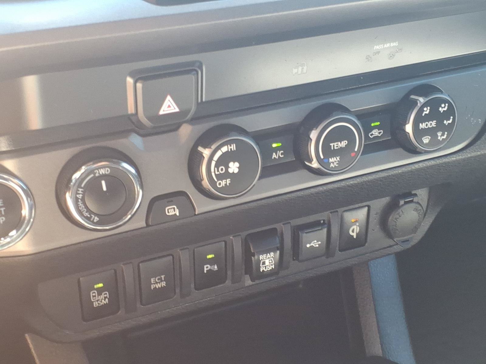Certified 2020 Toyota Tacoma TRD Sport w/ Technology Package AWD/4WD image 18