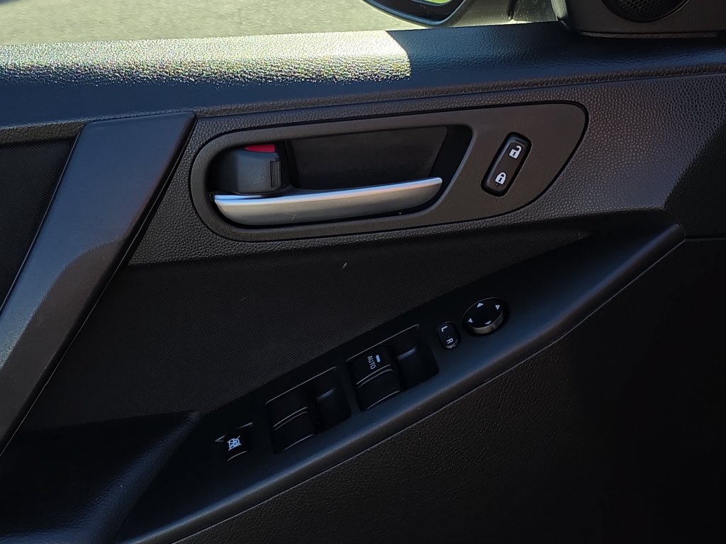 Used 2013 MAZDA MAZDA3 i Touring FWD image 26