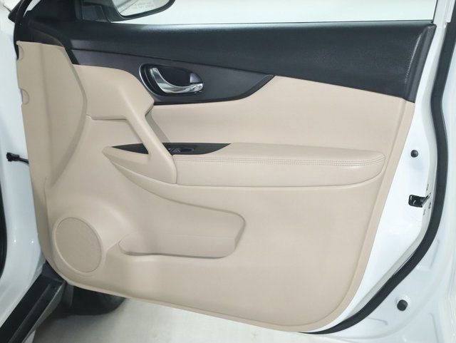 Used 2020 Nissan Rogue SV w/ Sun & Sound Touring Package image 34