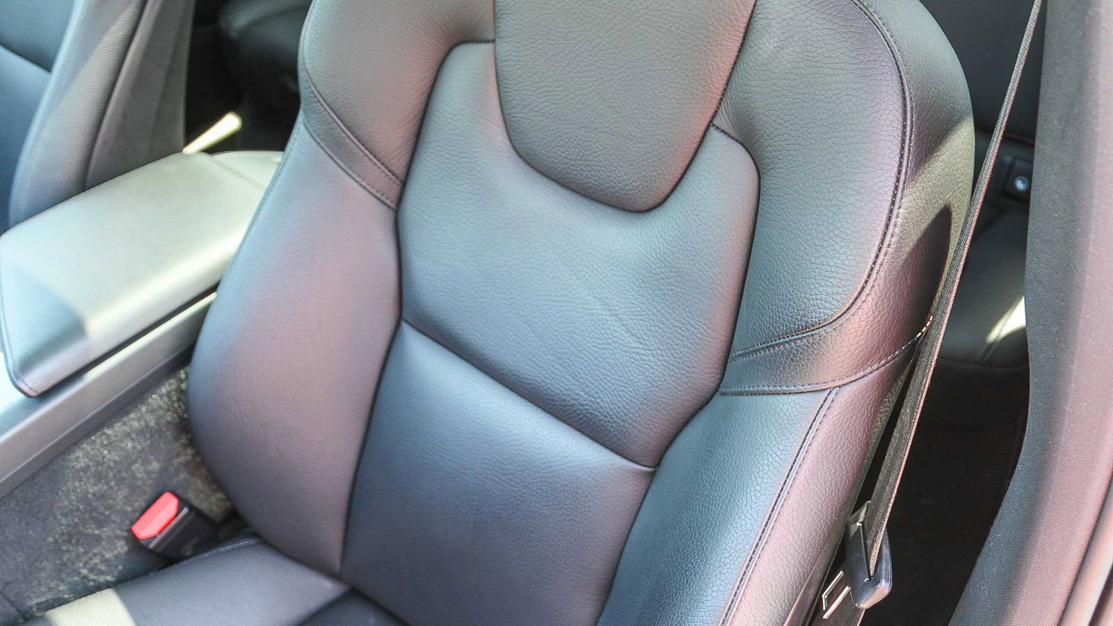 Used 2023 Volvo XC60 B5 Plus w/ Protection Package Premier image 25