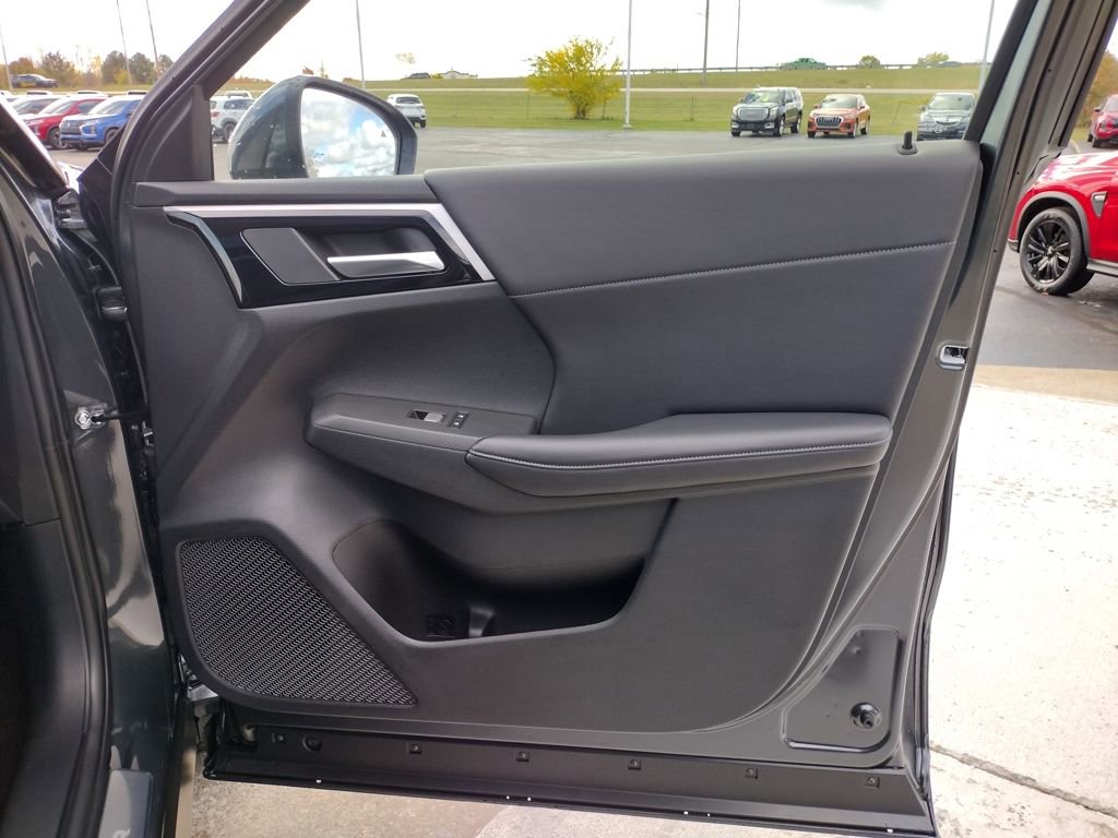 New 2025 Mitsubishi Outlander SE image 32