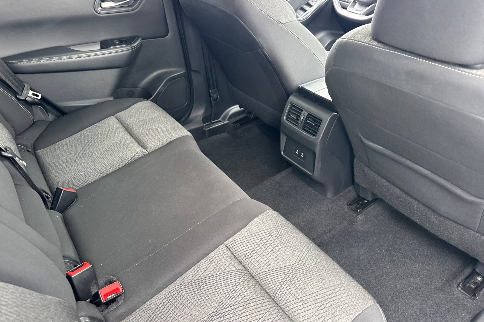 Used 2025 Nissan Rogue SV AWD/4WD image 33