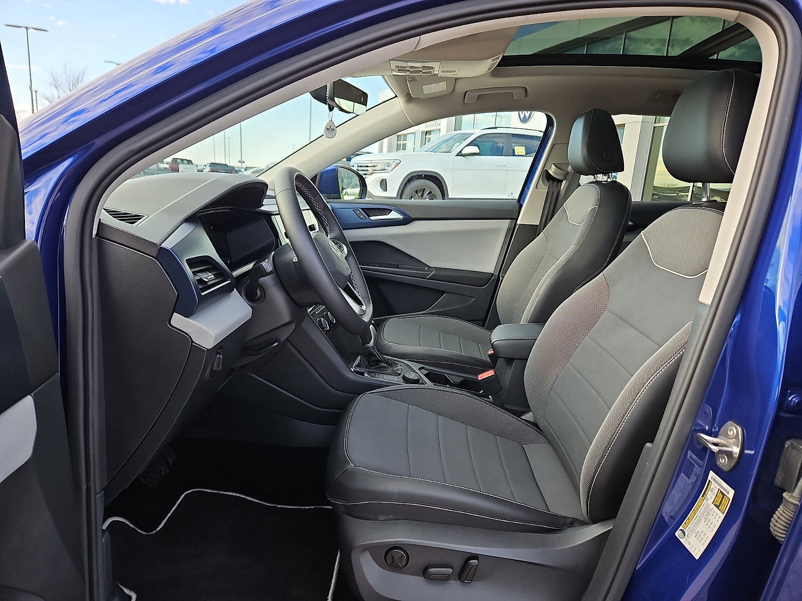 Certified 2023 Volkswagen Taos SE w/ Panoramic Sunroof Package AWD/4WD image 10