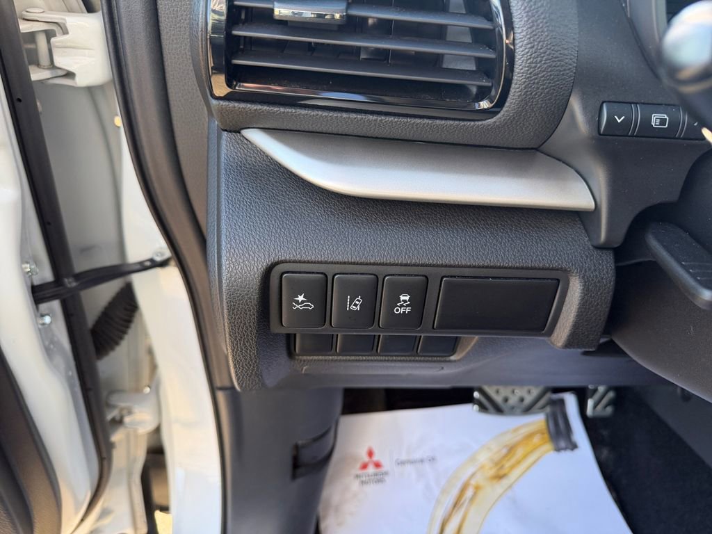 Used 2022 Mitsubishi Eclipse Cross LE image 30