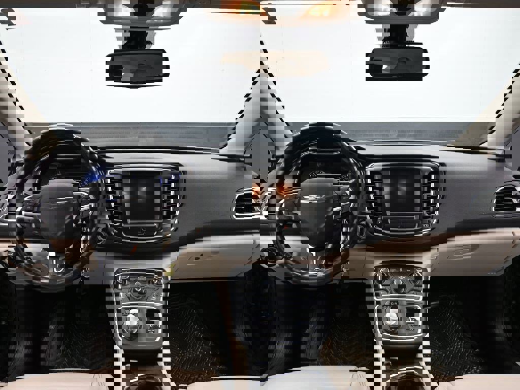 Used 2017 Chrysler 200 Limited Platinum image 12