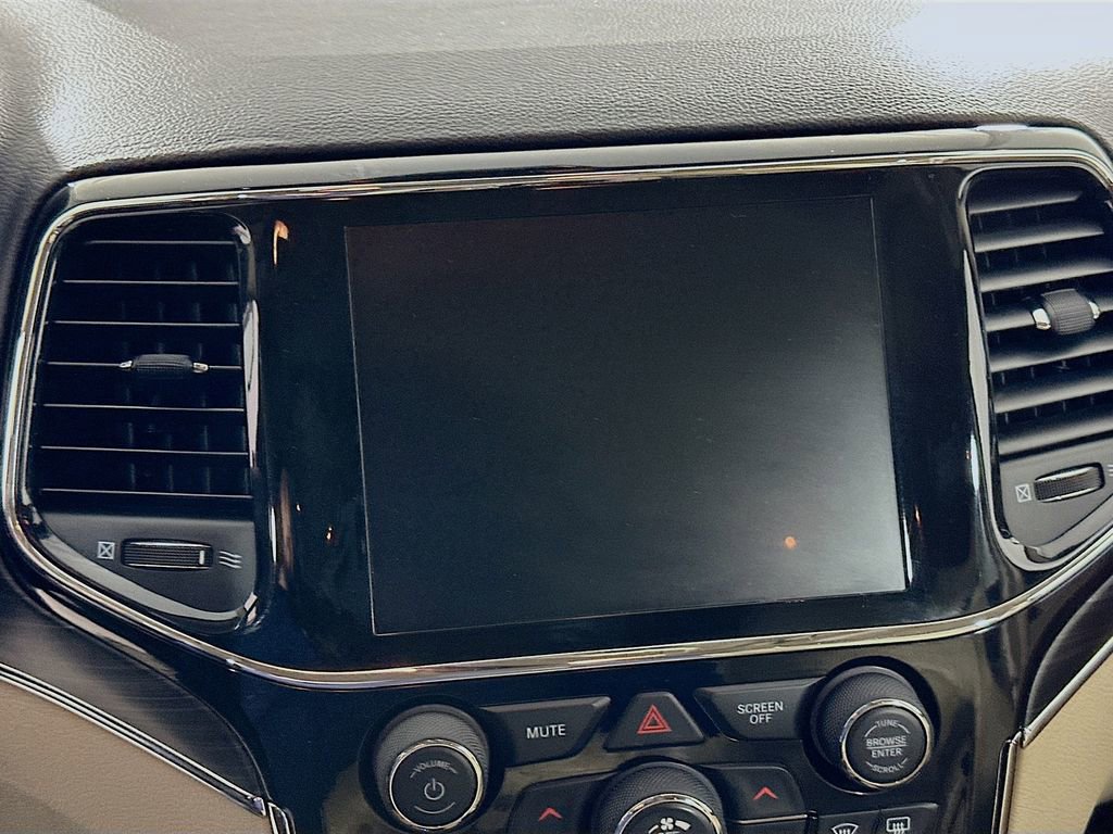 Used 2019 Jeep Grand Cherokee Limited AWD/4WD image 13