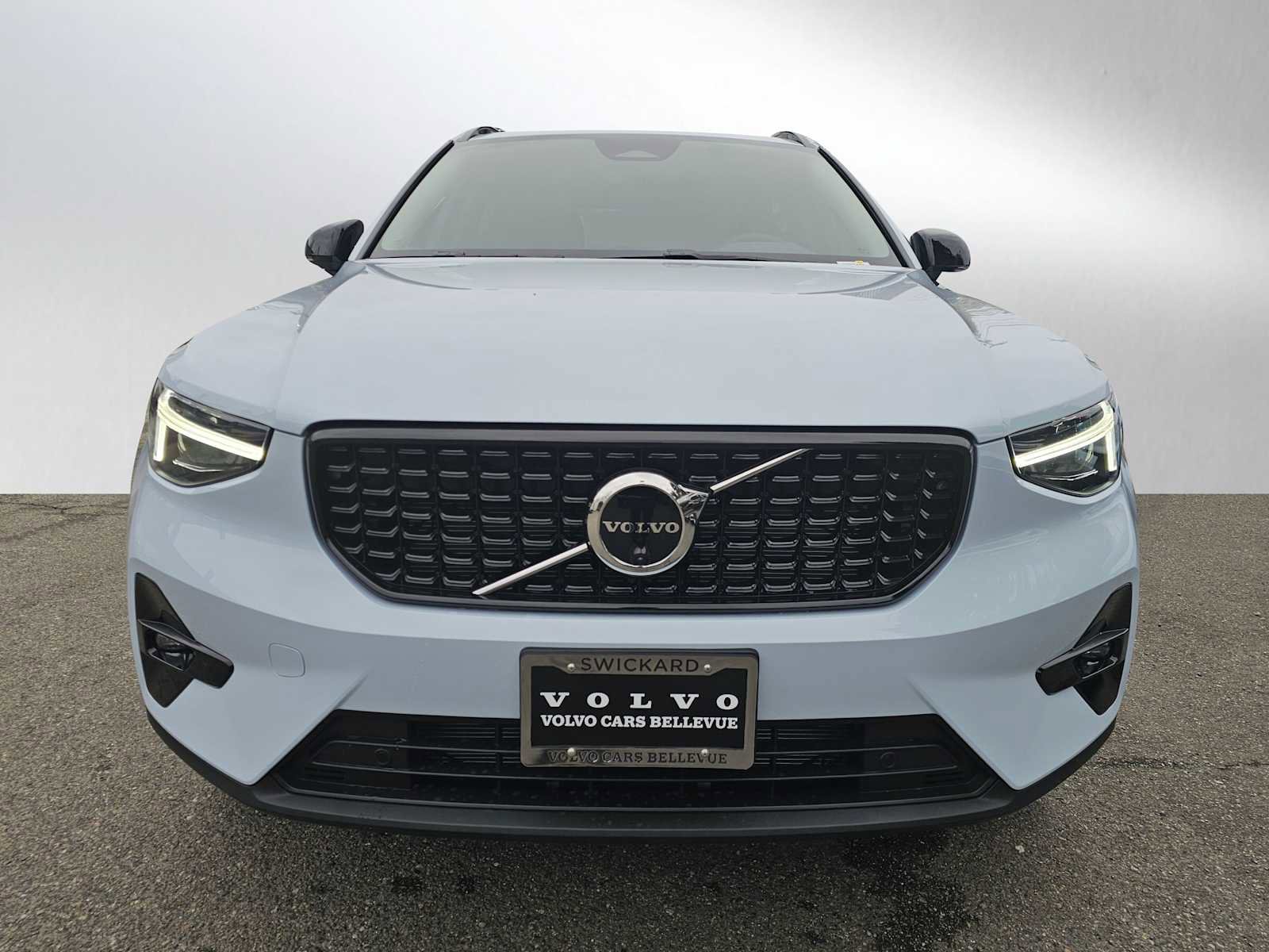 New 2026 Volvo XC40 B5 Plus w/ Protection Package Premier image 8