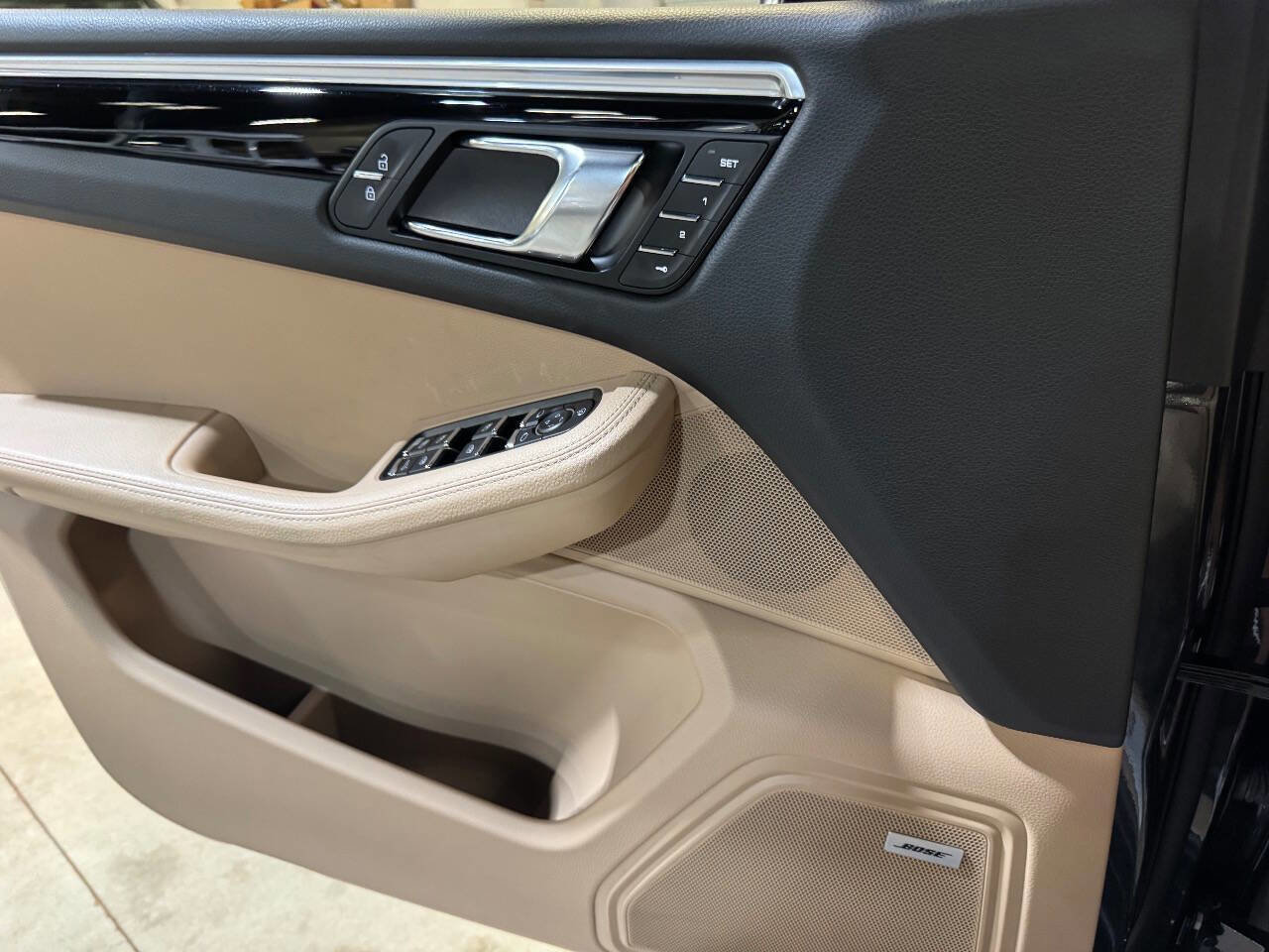 Used 2024 Porsche Macan w/ Premium Plus Package image 38