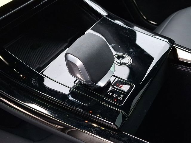 Used 2025 Land Rover Range Rover Sport Dynamic SE image 16