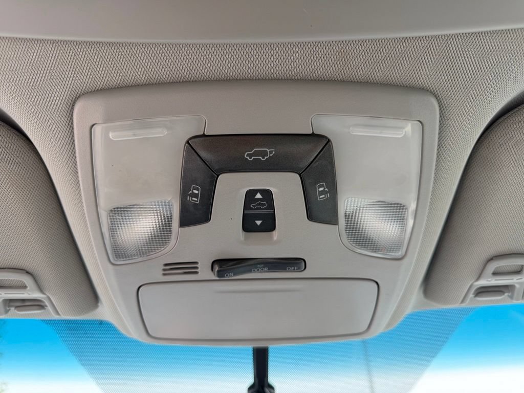 Used 2015 Toyota Sienna XLE w/ XLE Navigation Package FWD image 27
