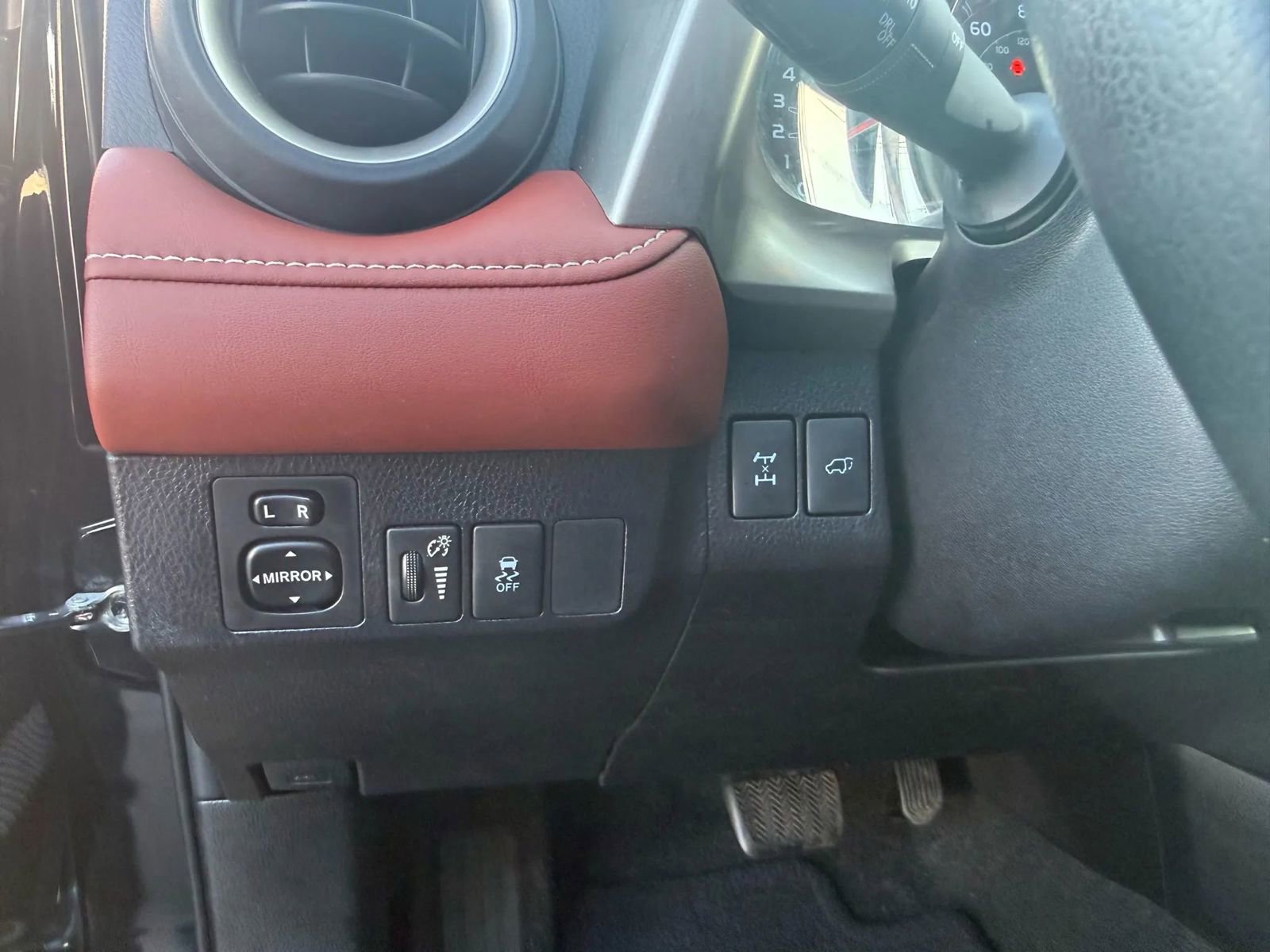 Used 2014 Toyota RAV4 Limited image 17