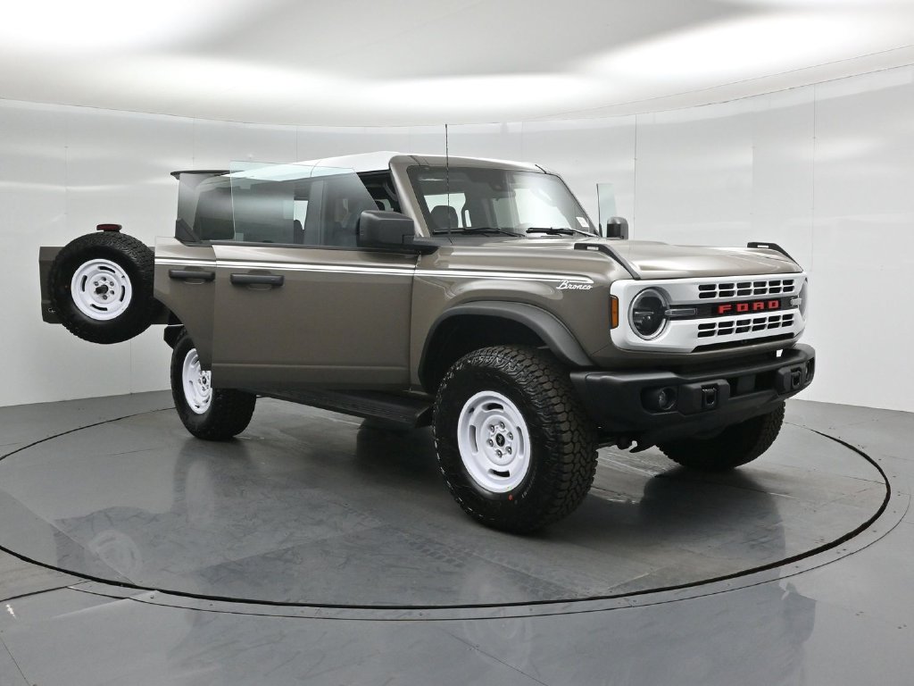 Certified 2026 Ford Bronco Heritage Edition AWD/4WD image 31