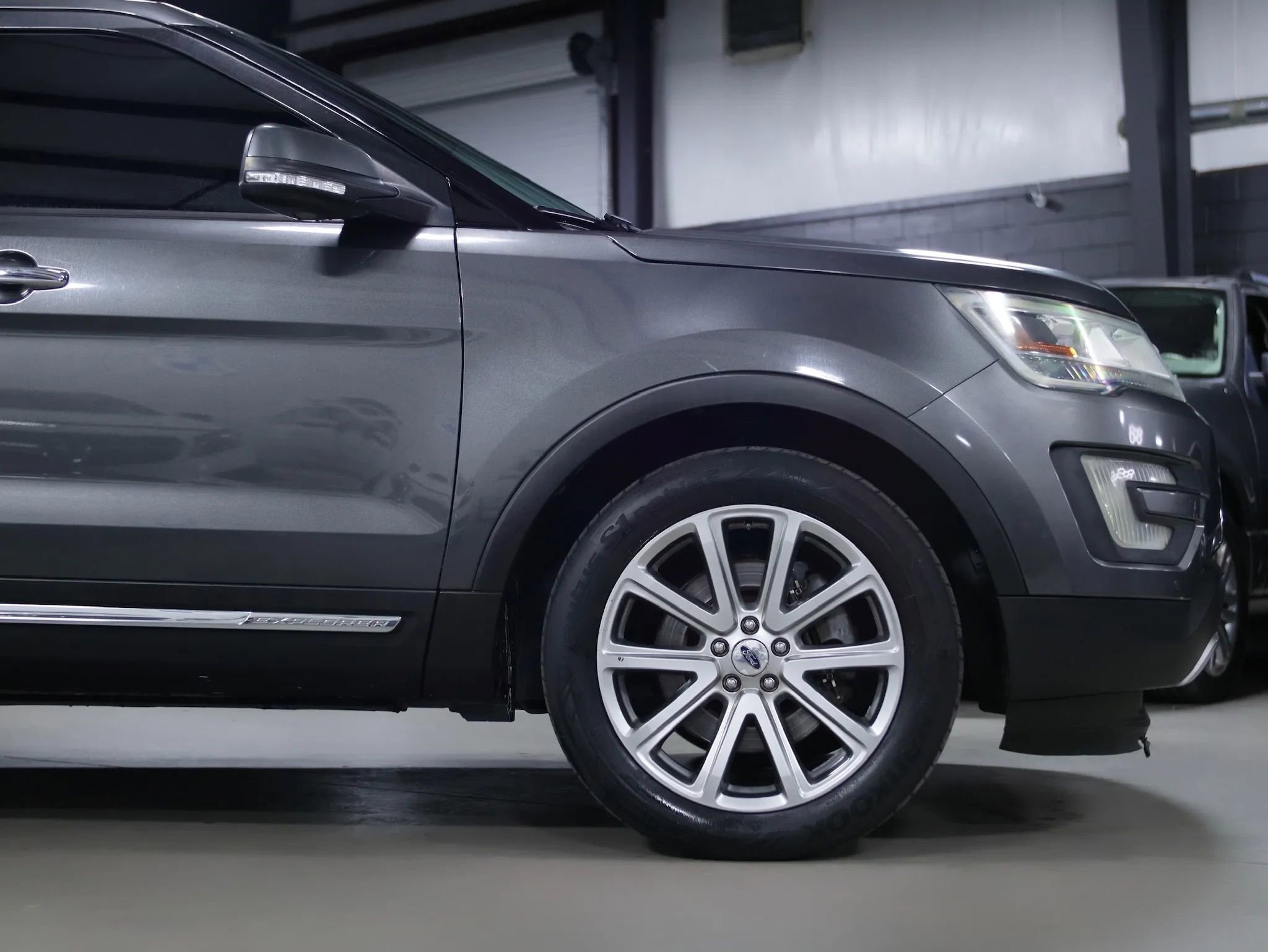 Used 2016 Ford Explorer Limited image 9