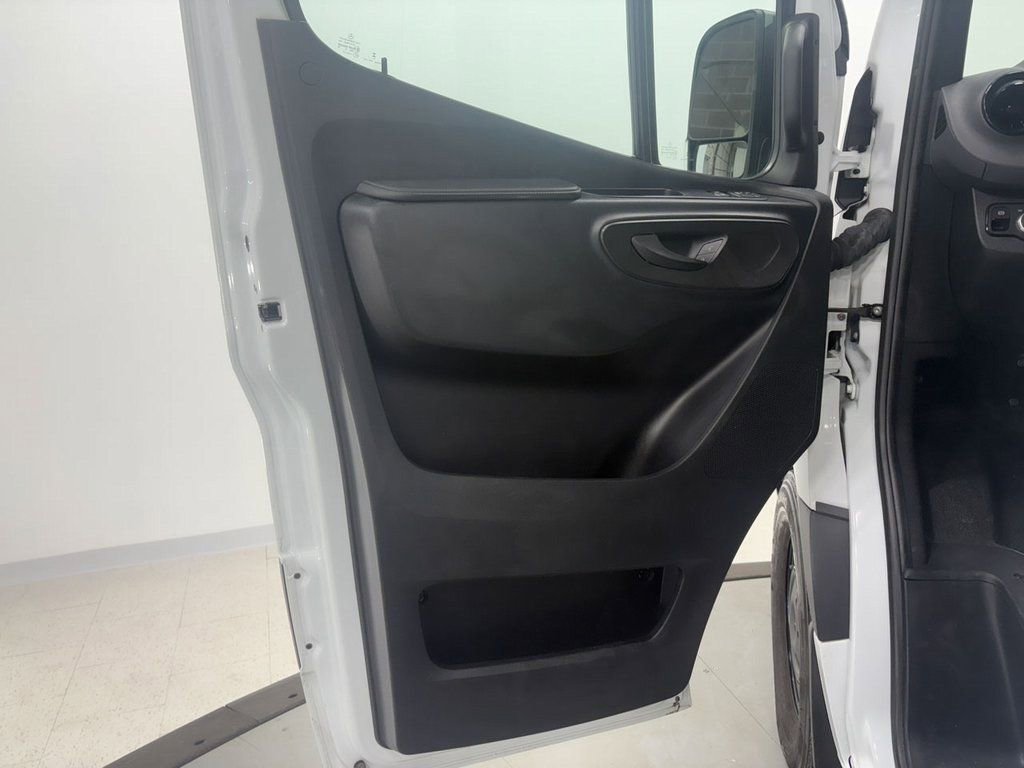 Used 2023 Mercedes-Benz Sprinter 1500 image 5
