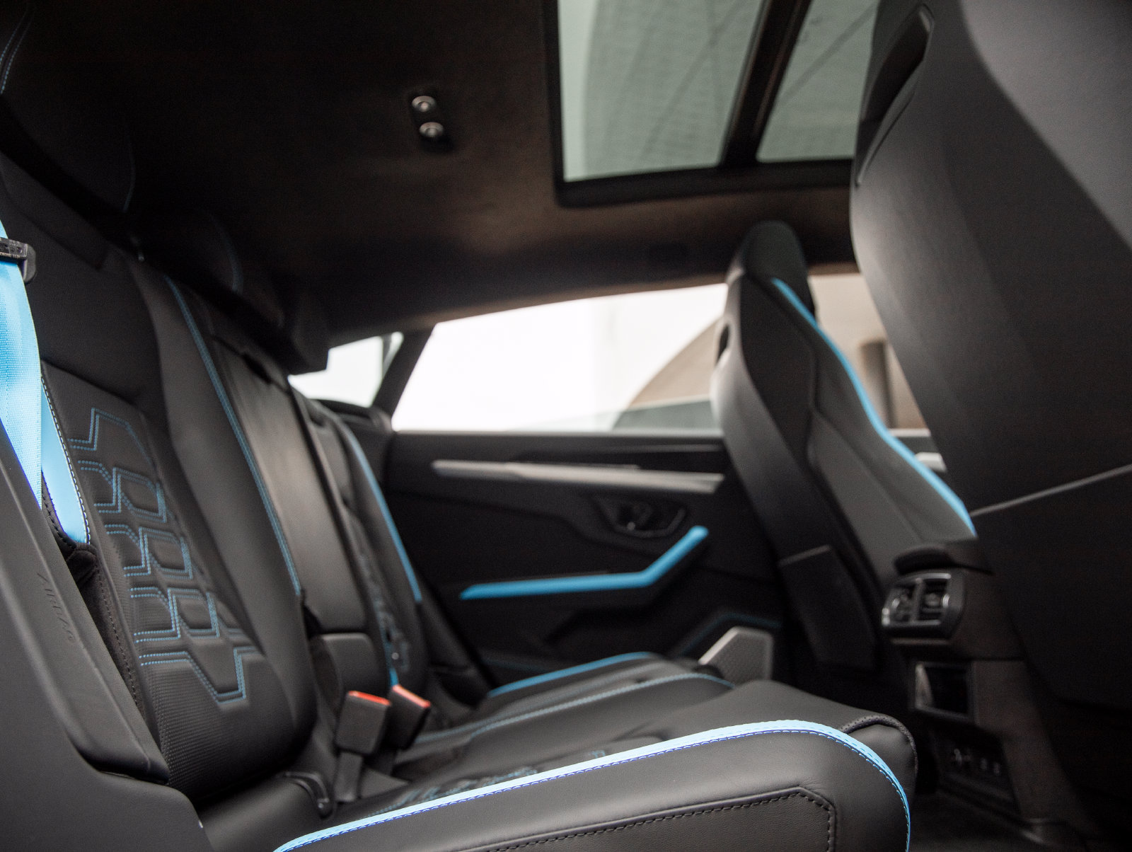 Used 2025 Lamborghini Urus S AWD/4WD image 41