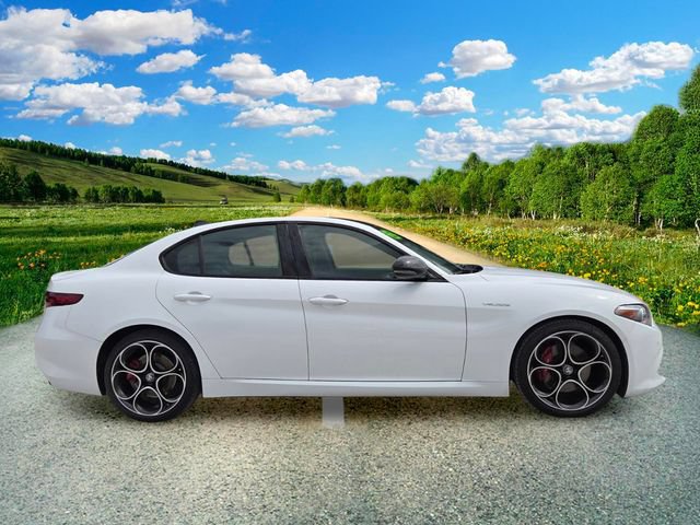Used 2022 Alfa Romeo Giulia Veloce RWD image 7