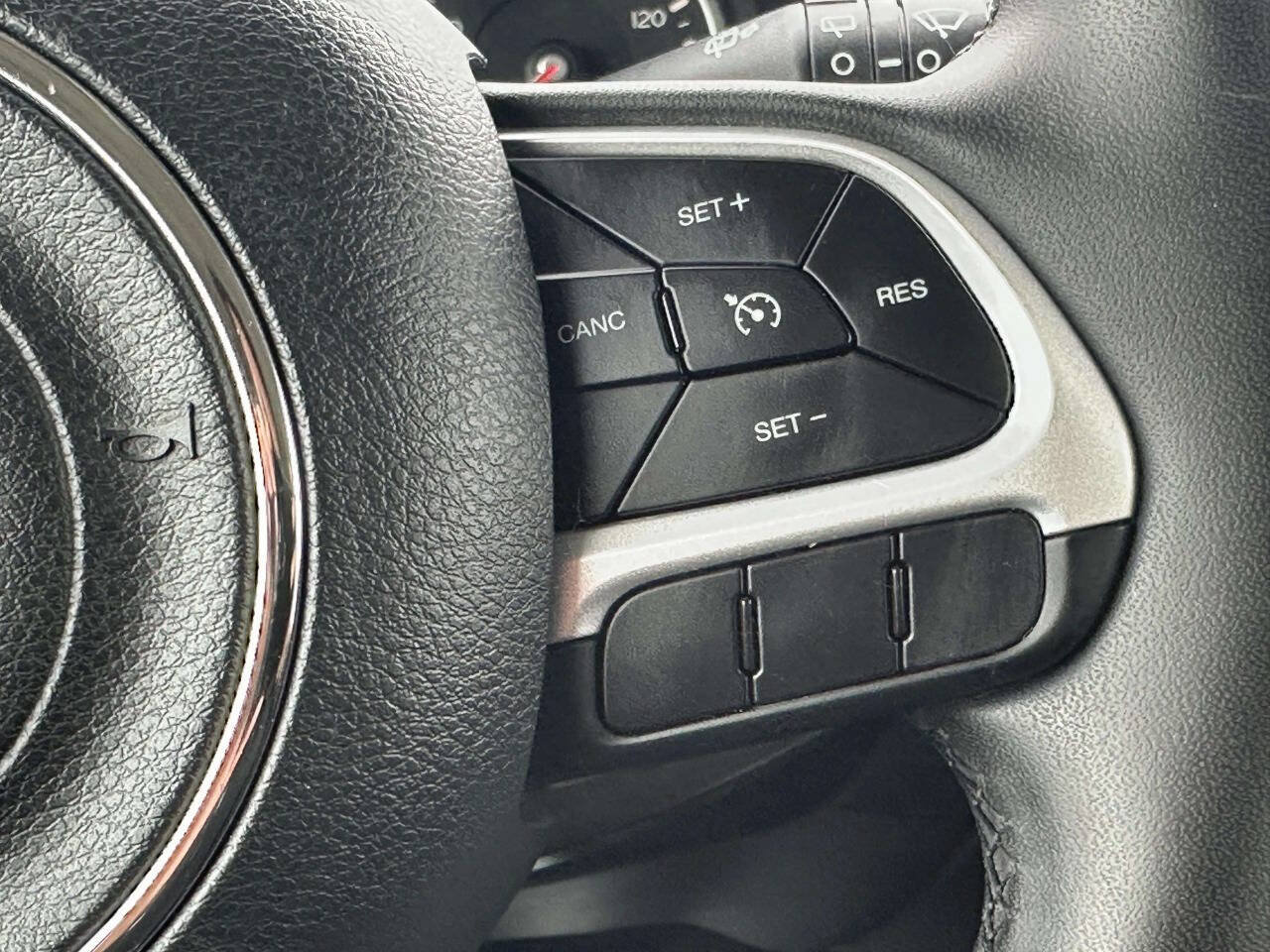 Used 2020 Jeep Renegade Latitude AWD/4WD image 31
