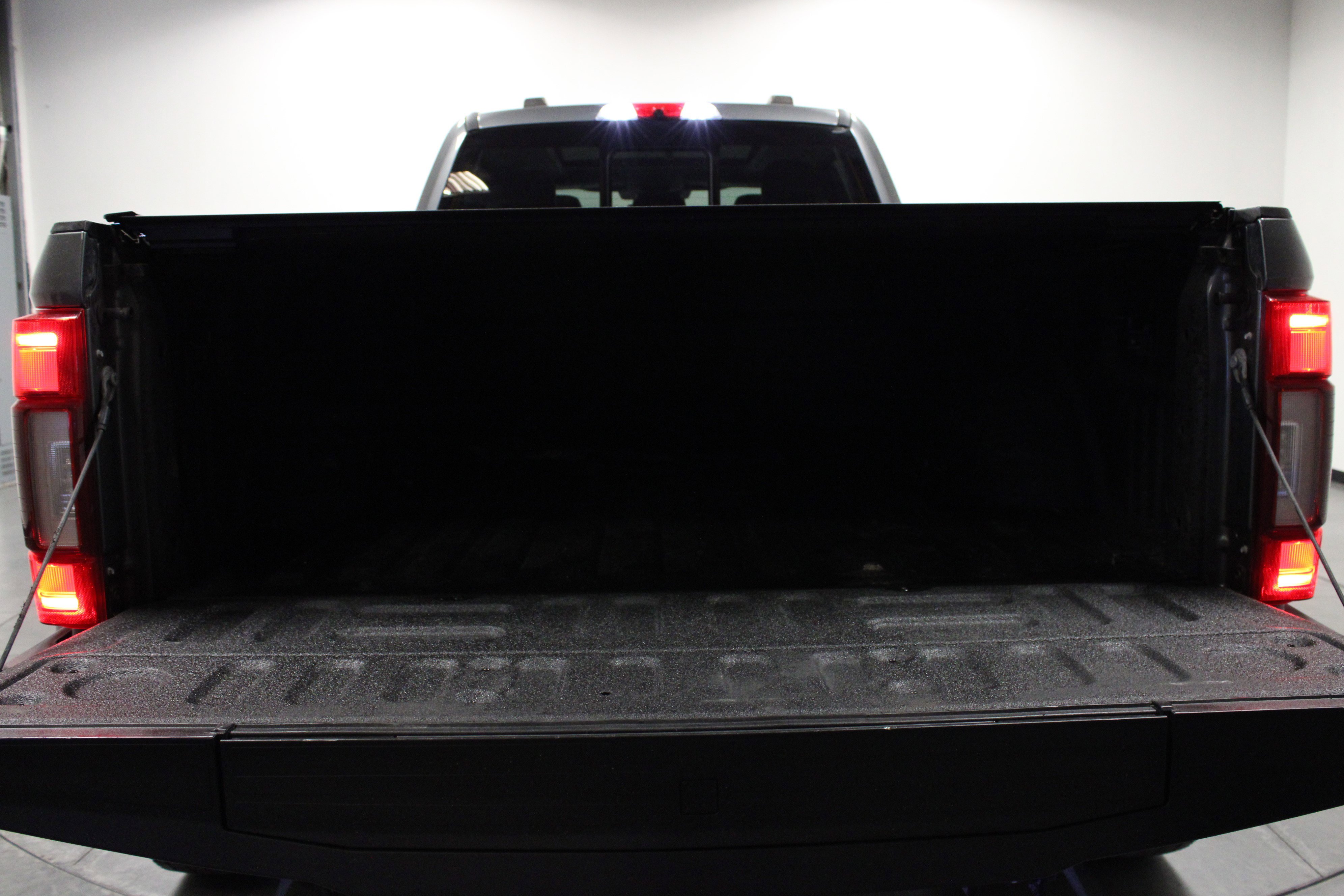 Used 2022 Ford F450 Limited w/ FX4 Off-Road Package image 14