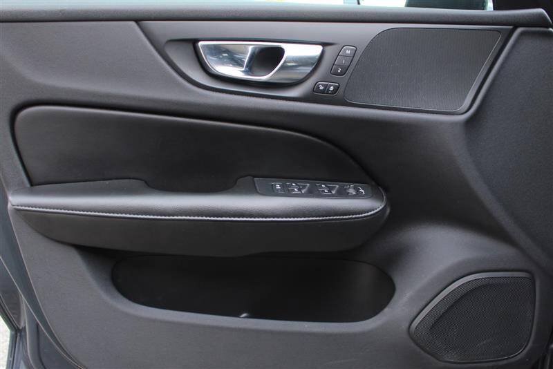 Used 2021 Volvo S60 T5 Momentum FWD image 11
