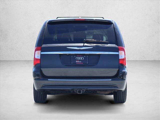 Used 2014 Chrysler Town & Country Touring-L FWD image 7
