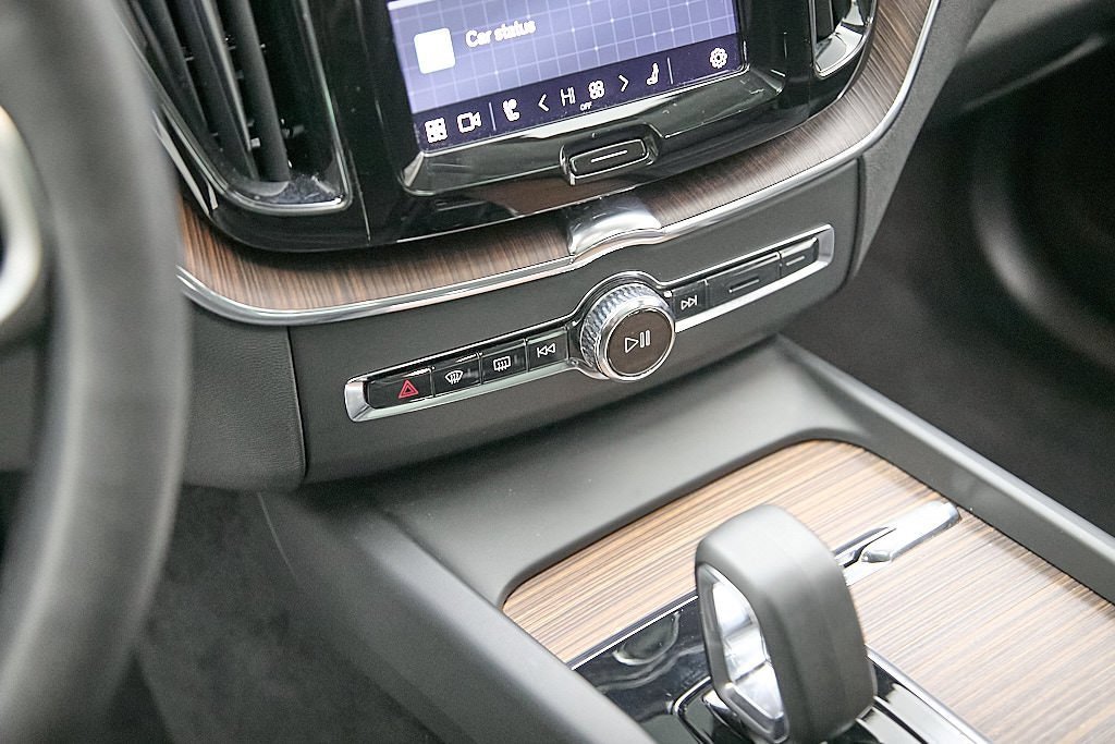 Certified 2023 Volvo XC60 T8 Plus w/ Climate Package image 17