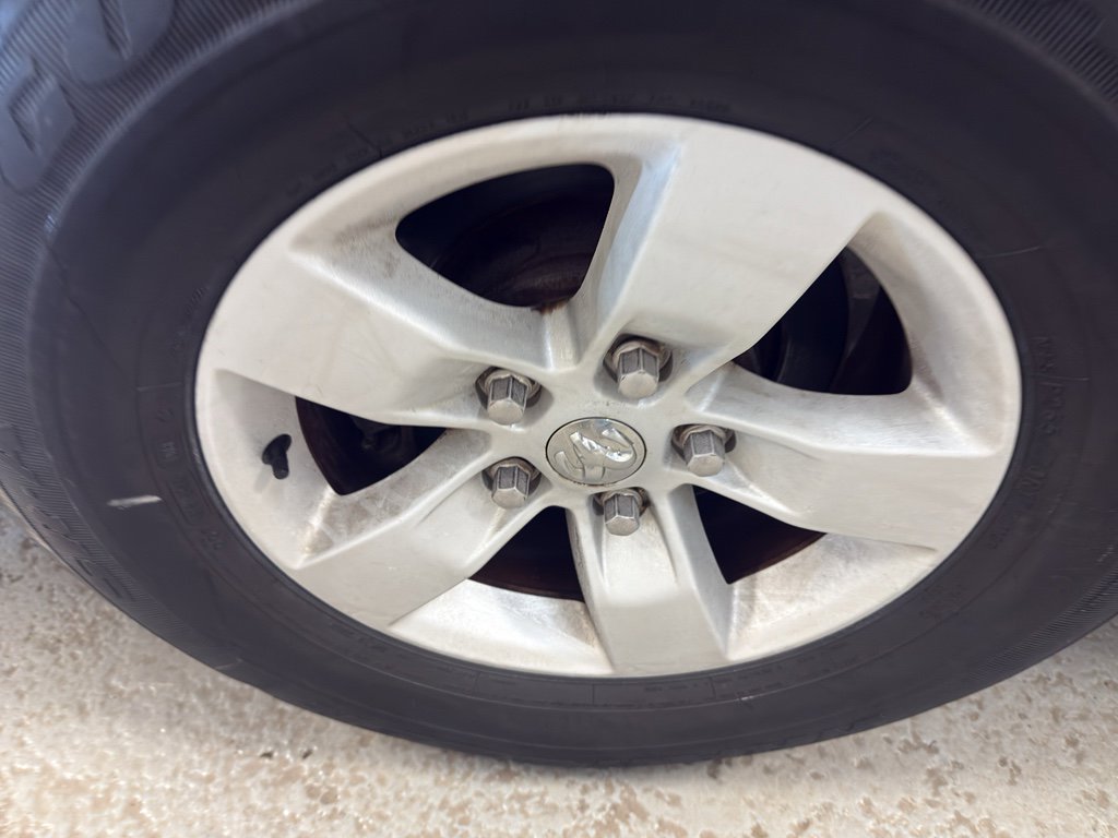 Used 2016 RAM 1500 Express image 32