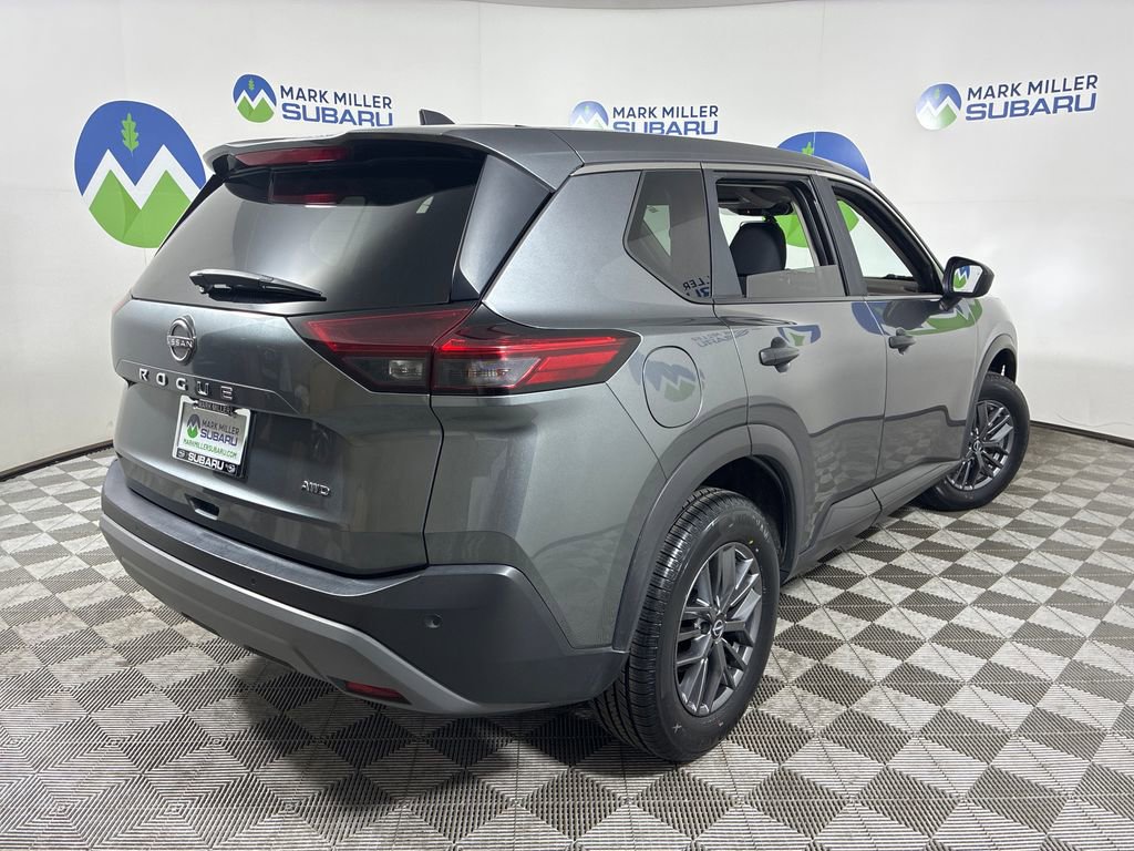 Used 2023 Nissan Rogue S AWD/4WD image 10