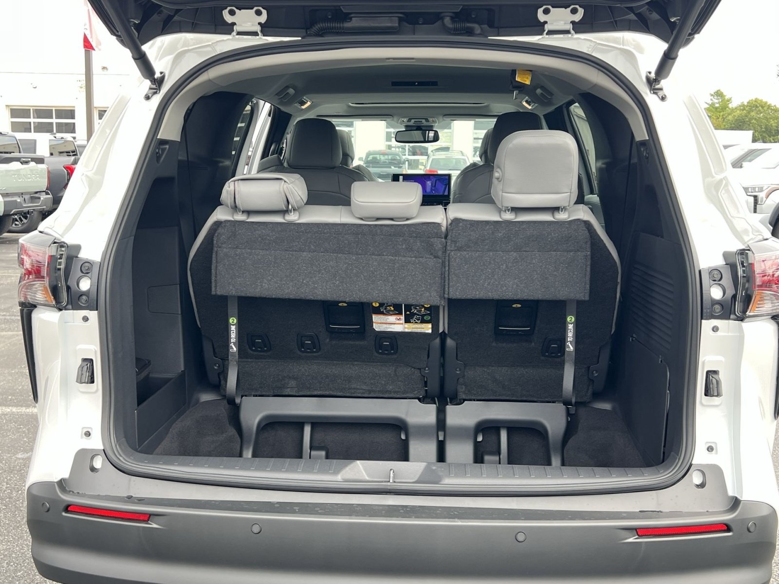 New 2026 Toyota Sienna XLE FWD image 25