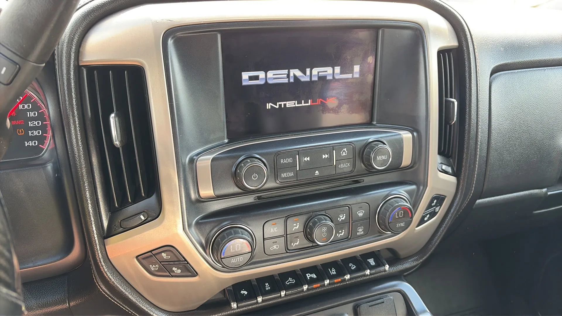 Used 2015 GMC Sierra 2500 Denali w/ Duramax Plus Package image 19