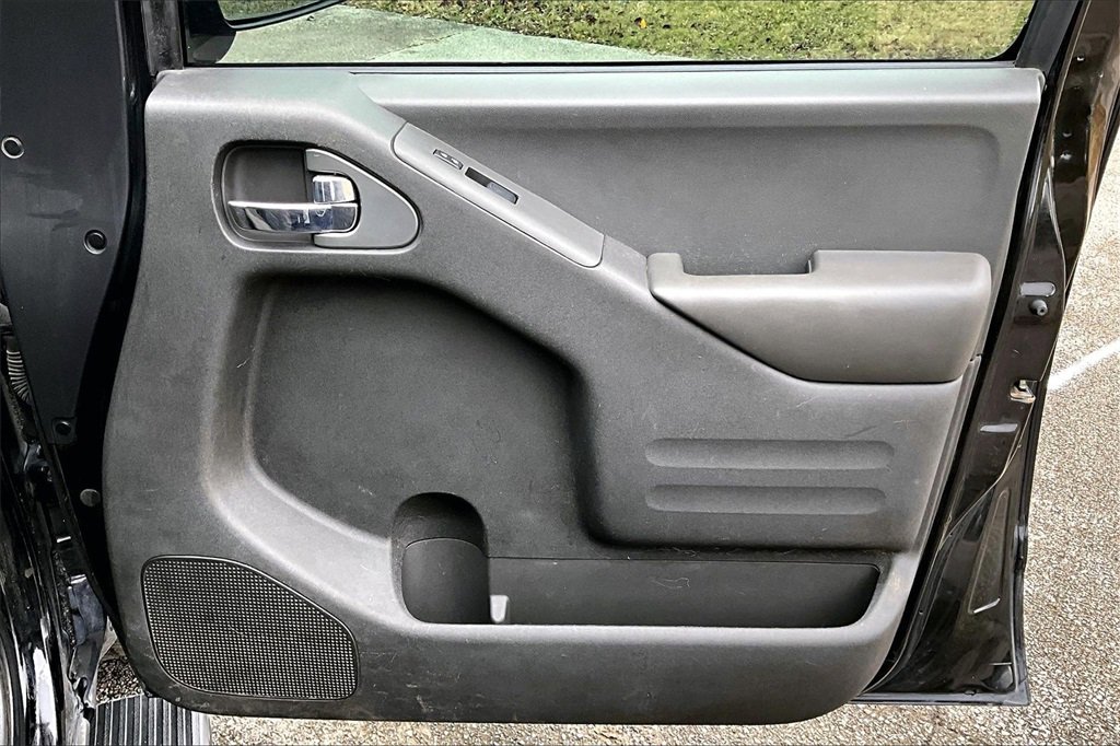 Used 2015 Nissan Frontier SV image 22