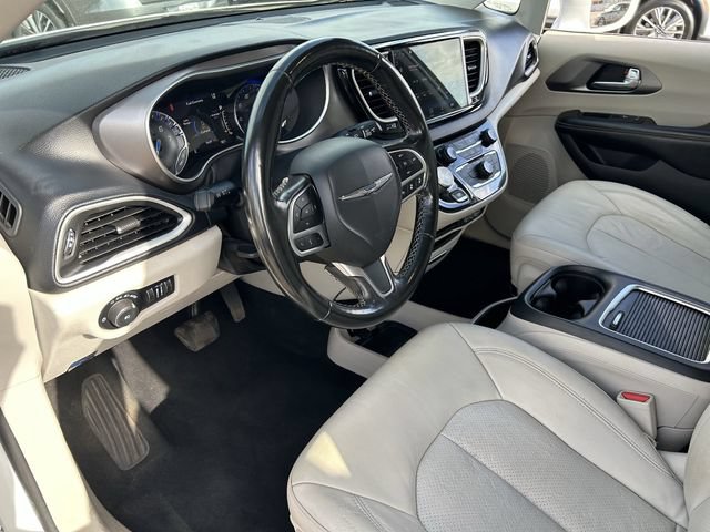 Used 2021 Chrysler Pacifica Touring-L FWD image 19