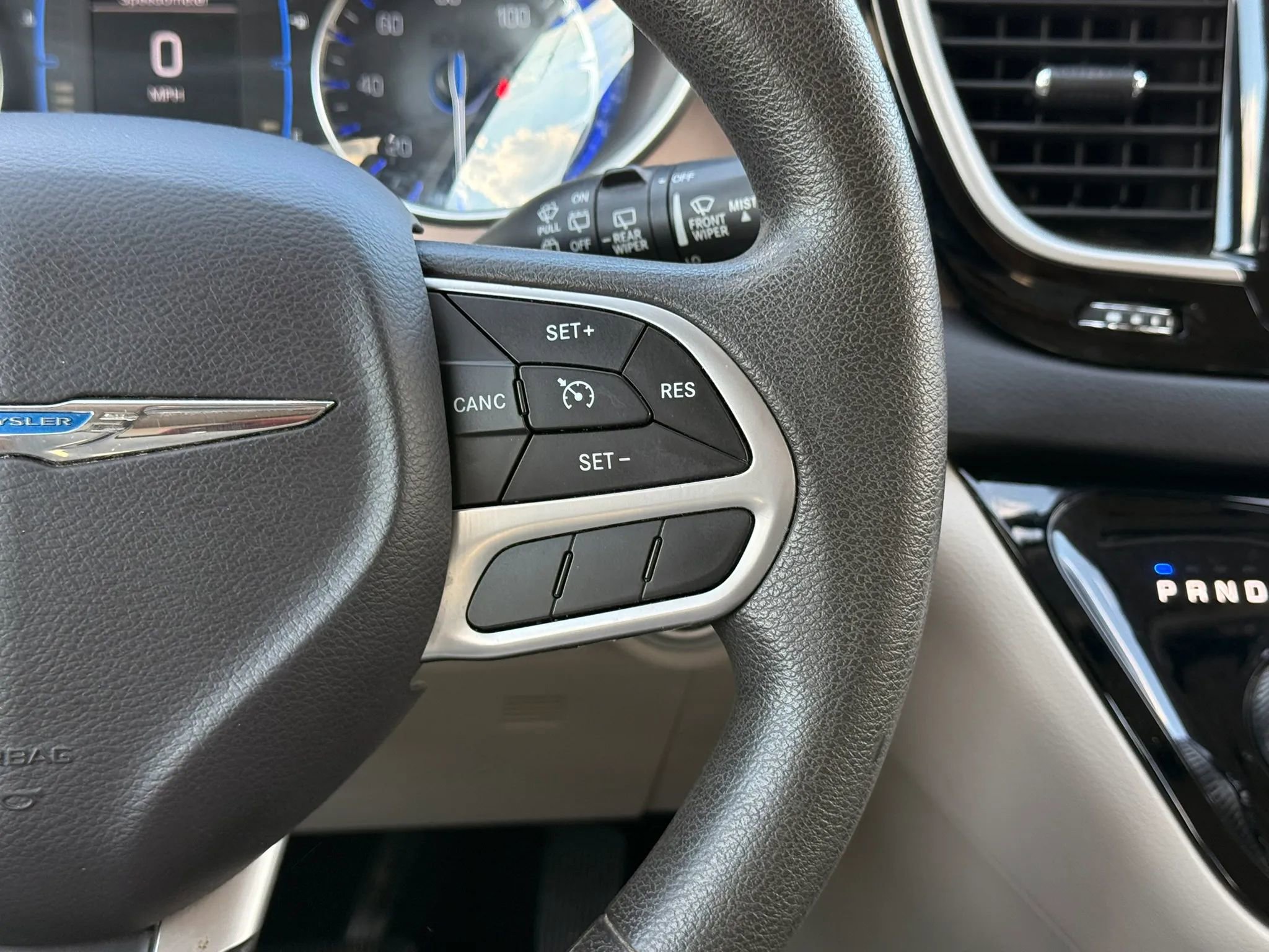 Used 2017 Chrysler Pacifica Touring FWD image 15
