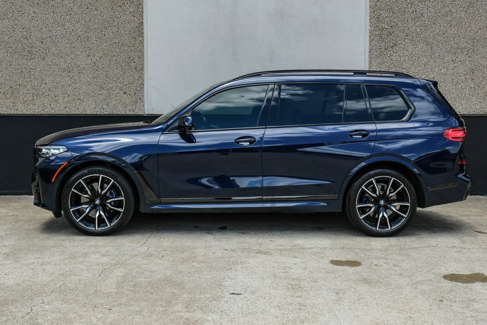 Used 2021 BMW X7 xDrive40i w/ M Sport Package AWD/4WD image 15