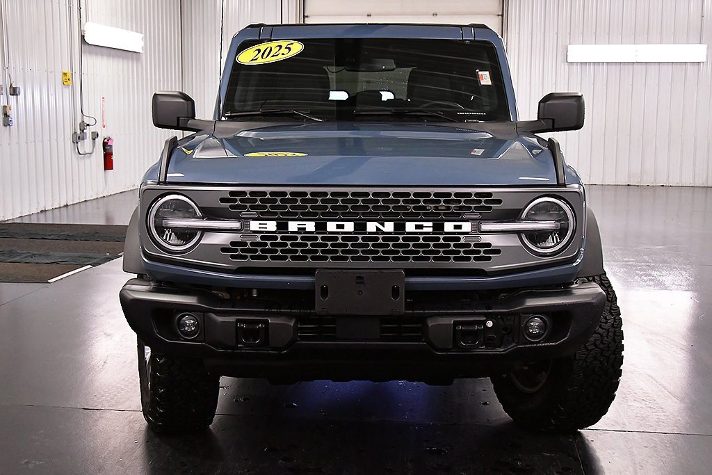 Used 2025 Ford Bronco Badlands image 2