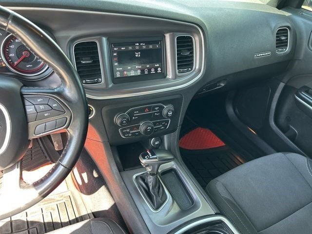 Used 2020 Dodge Charger SXT RWD image 21