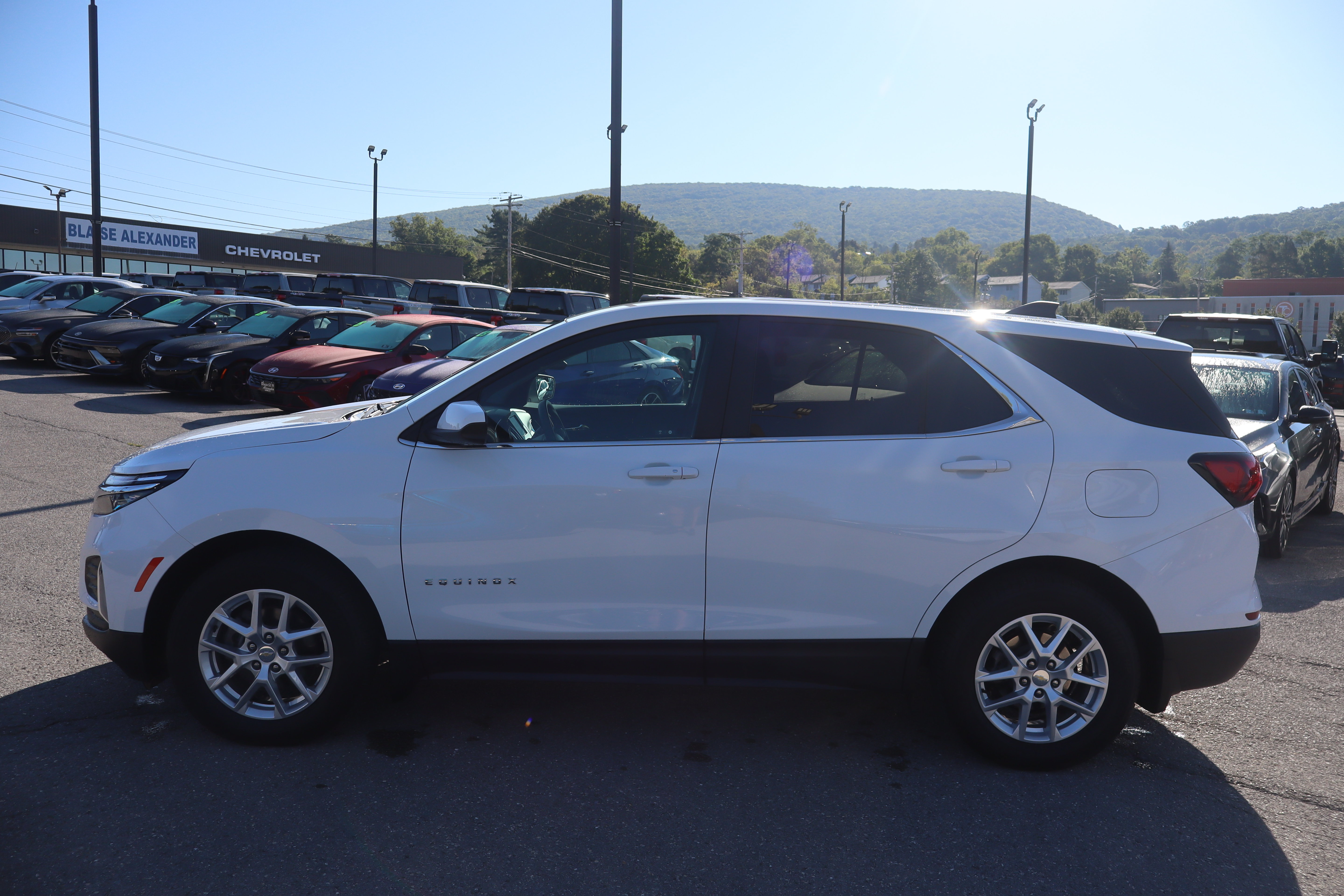 Used 2023 Chevrolet Equinox LT w/ LPO, Floor Liner Package AWD/4WD image 7
