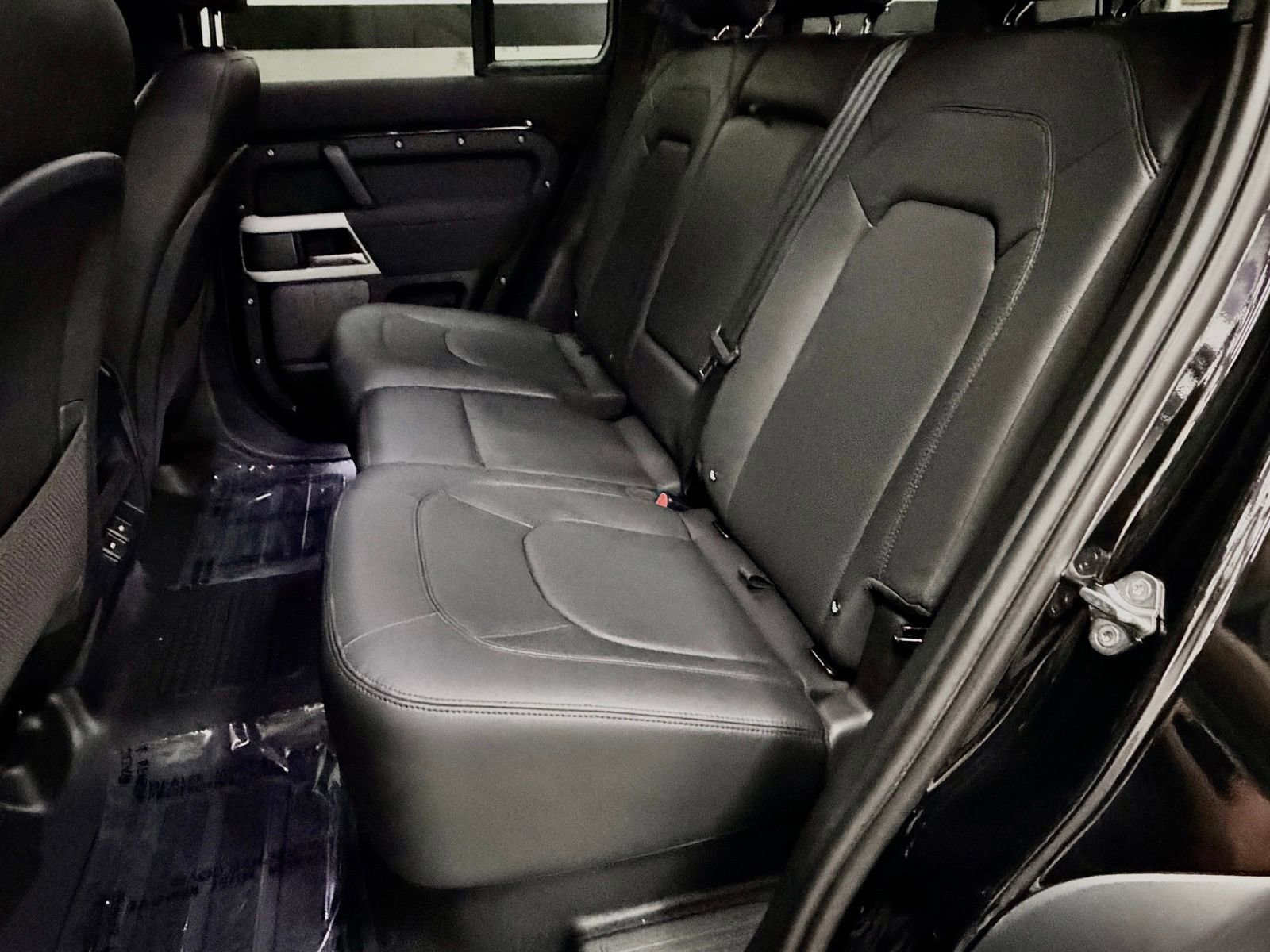 Used 2023 Land Rover Defender 110 SE image 37