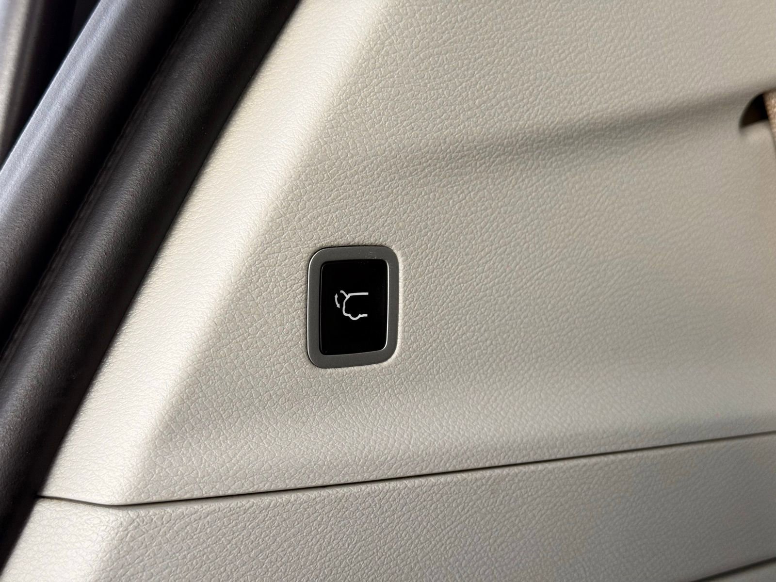 Used 2020 Chrysler Pacifica Limited FWD image 54