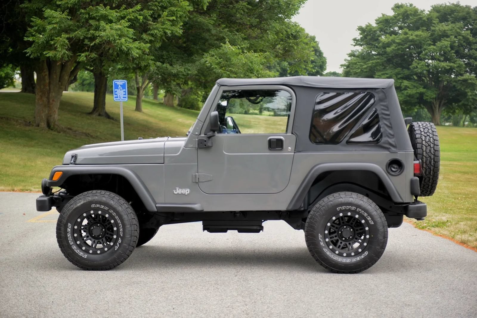 Used 2004 Jeep Wrangler 4WD w/ 30" Tire & Wheel Group image 18