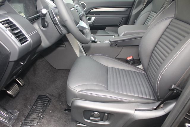 New 2025 Land Rover Discovery Dynamic SE image 20