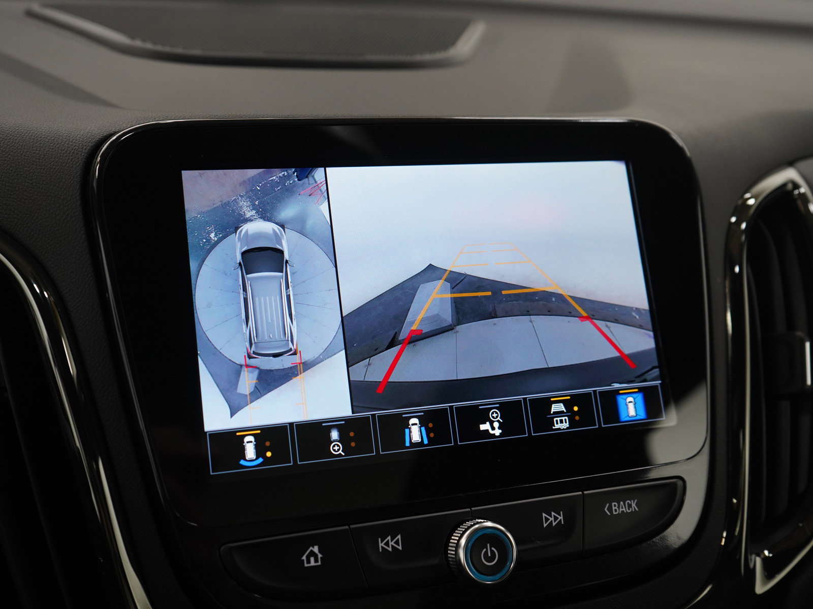 Used 2023 Chevrolet Equinox Premier AWD/4WD image 22