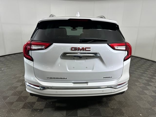 Used 2023 GMC Terrain Denali w/ Denali Premium Package image 4