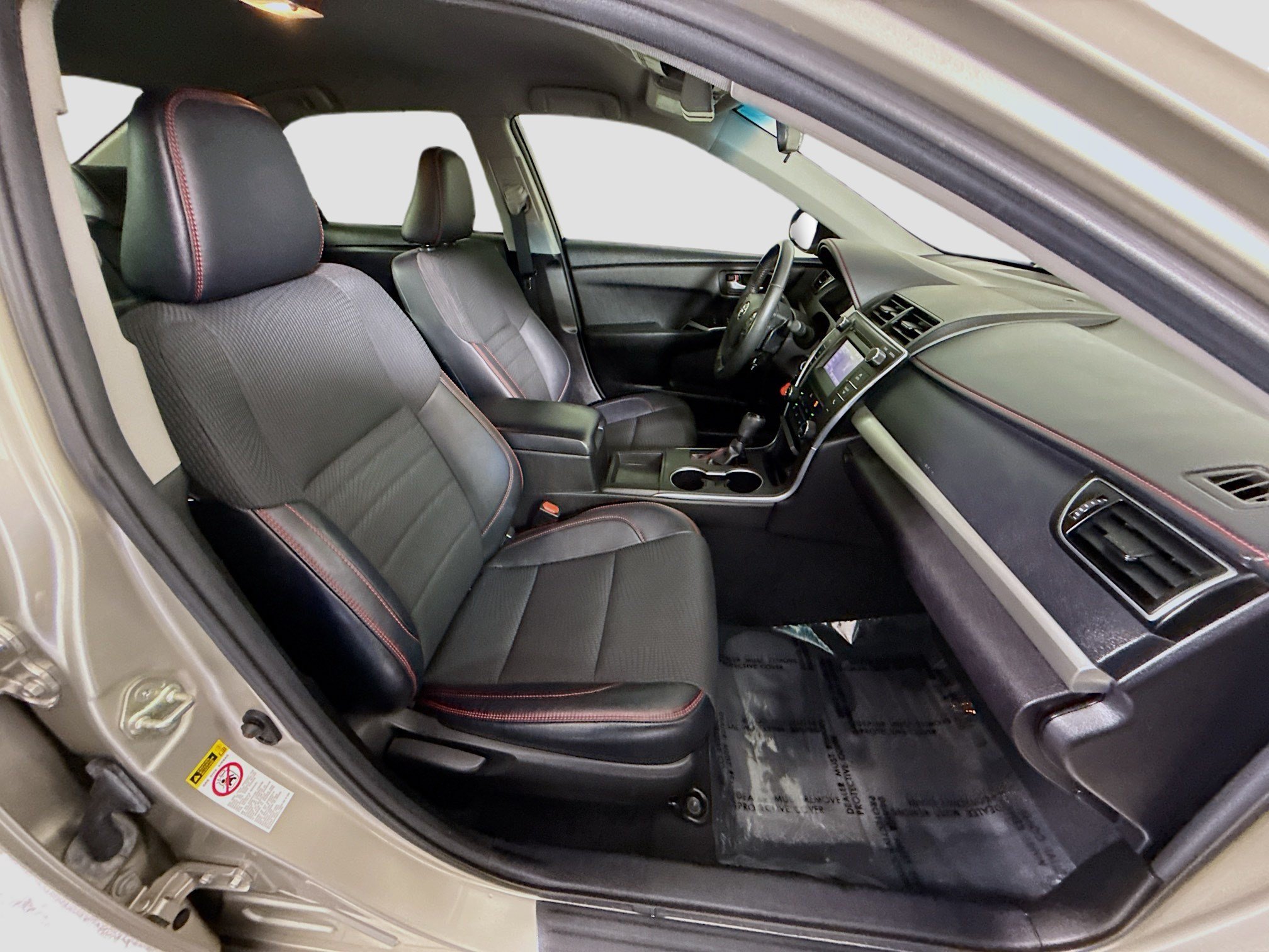 Used 2017 Toyota Camry SE FWD image 28