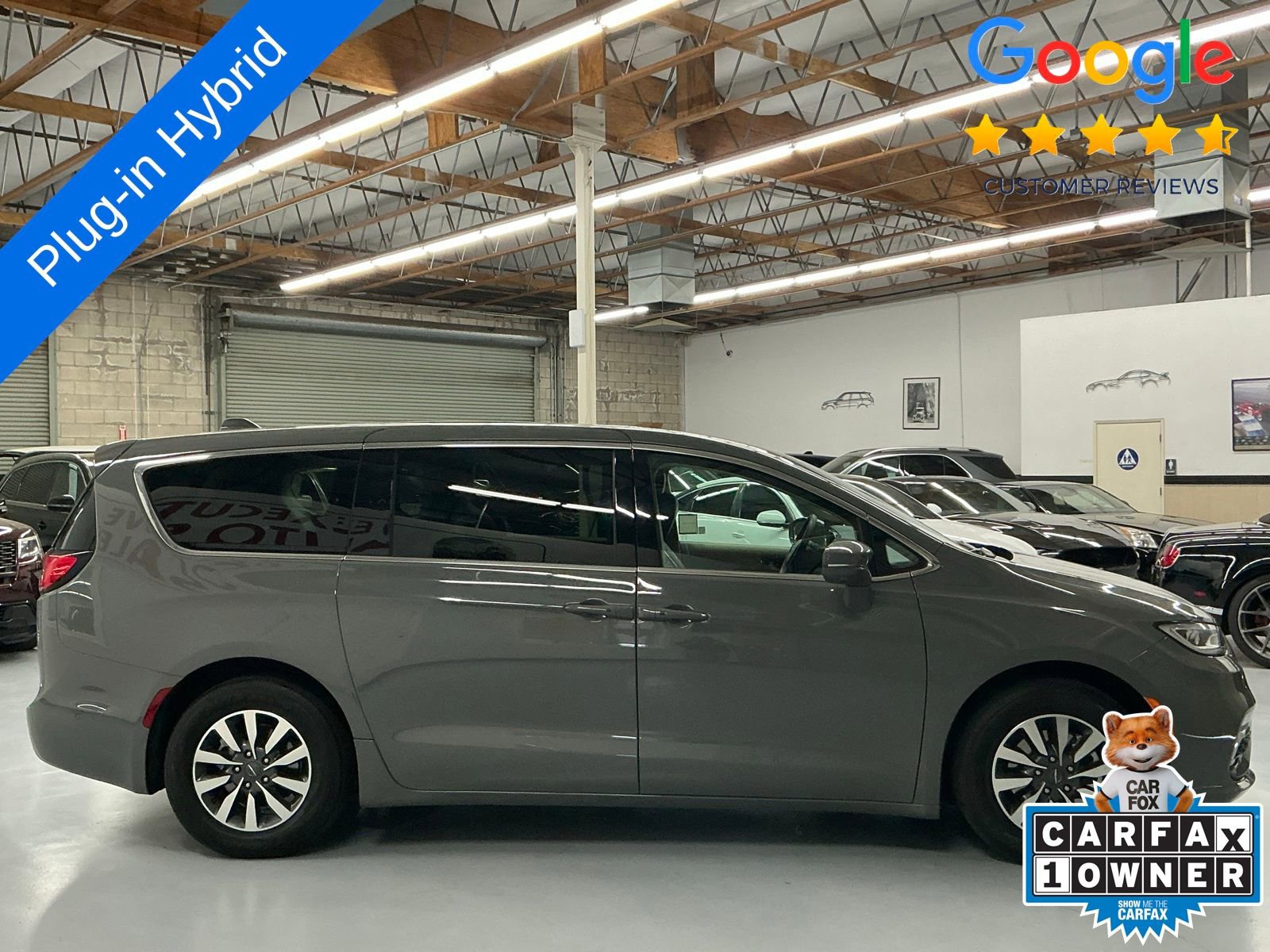 Used 2022 Chrysler Pacifica Touring-L w/ Uconnect Theater Family Group image 4