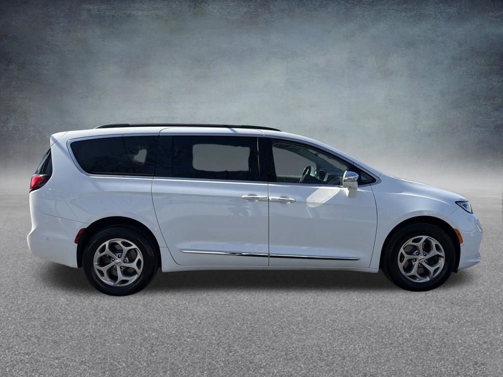Used 2022 Chrysler Pacifica Limited image 23